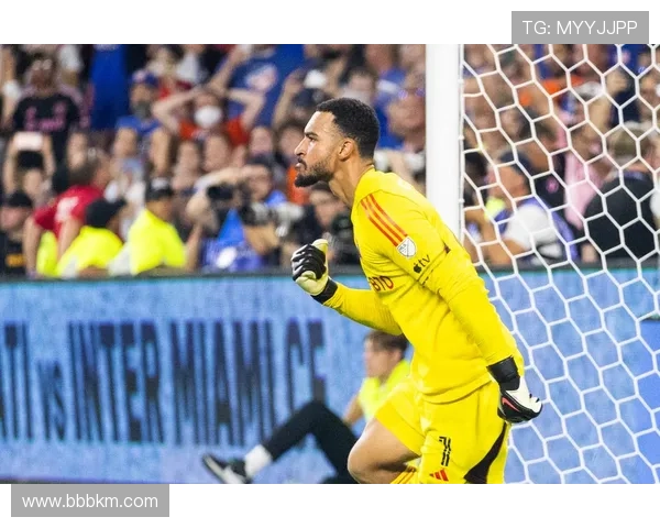 客场逆境加剧迈阿密防守失误再失一球上半场形势严峻