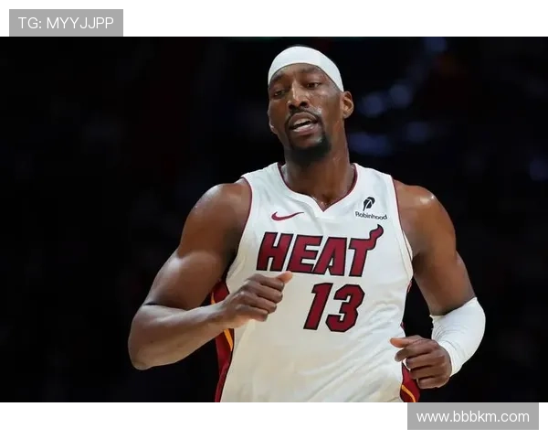 哈克斯称赞阿德巴约复出助球队稳定阵脚感到非常开心