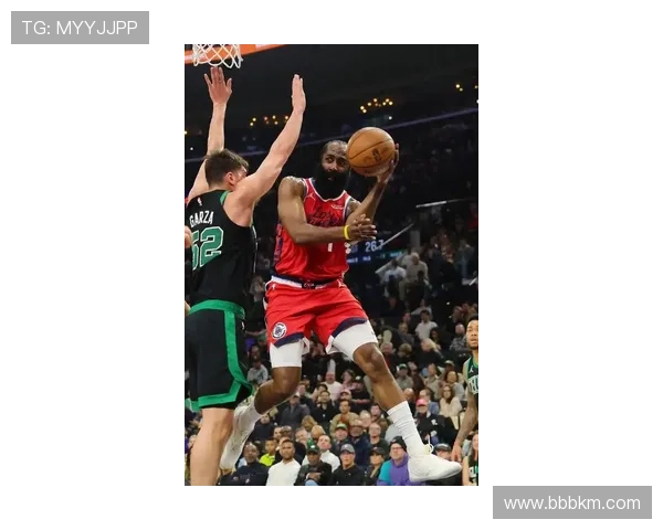 马祖拉赞杰伦布朗下半场表现出色关键进攻篮板助球队逆转胜利